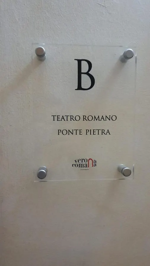 Verona Romana Apartments Италия